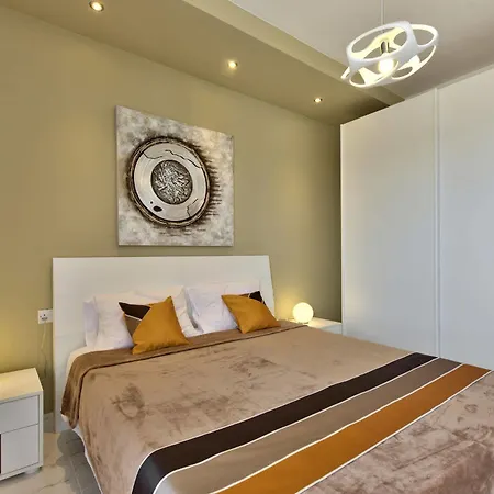The Apex 10 Hotel