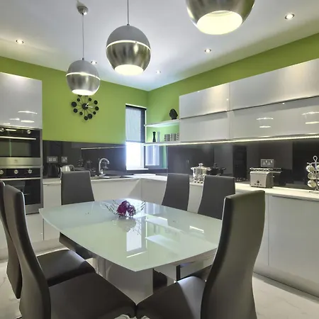 The Apex 10 Hotel 2*